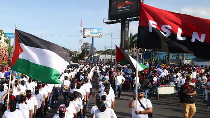 Miles de nicarag&uuml;enses marchan por la paz y a favor de Palestina