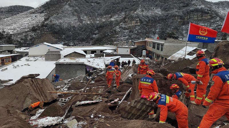 Mueren cuatro personas y otras 17 siguen atrapadas por corrimientos de tierra en el suroeste de China