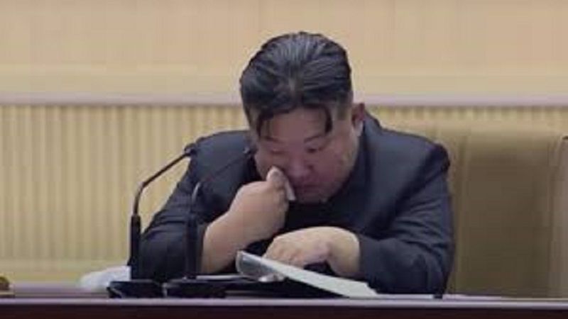 Kim Jong-un llora al rendir homenaje a los soldados norcoreanos ca&iacute;dos en Kursk