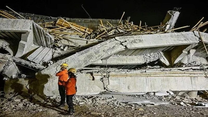 M&aacute;s de tres muertos por el derrumbe de una escuela en Indonesia