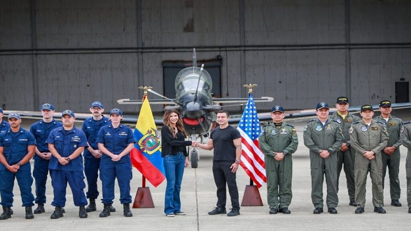 Ecuador: Noboa recibe a Noem por el establecimiento de bases estadounidenses en Manta