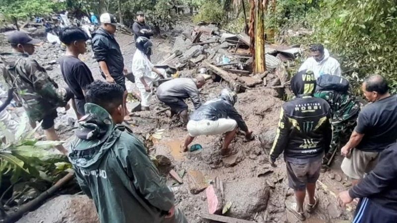 Mueren 16 personas por las inundaciones en el norte de Indonesia